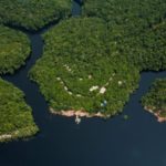 Como fazer turismo na Amazônia? Hotéis de selva ou cruzeiros fluviais?