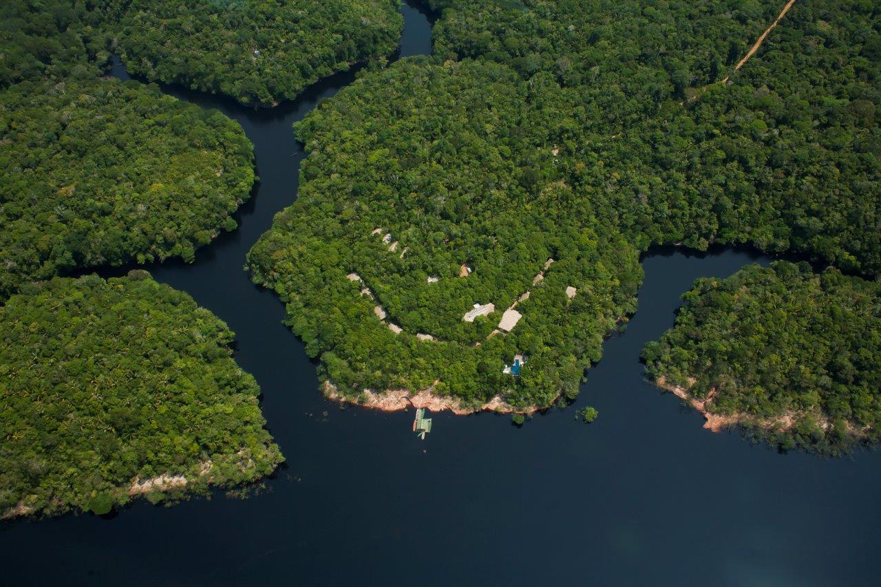 Read more about the article Como fazer turismo na Amazônia? Hotéis de selva ou cruzeiros fluviais?